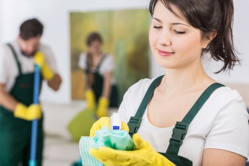 Local Richmond upon Thames tenancy cleaning team preparing a property for handover